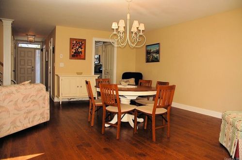 24 Rockhagen Rd, Thornwood NY  10594-2127 exterior