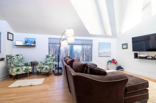 4 Kiwi Cor, Ridgefield, CT 06877-3323