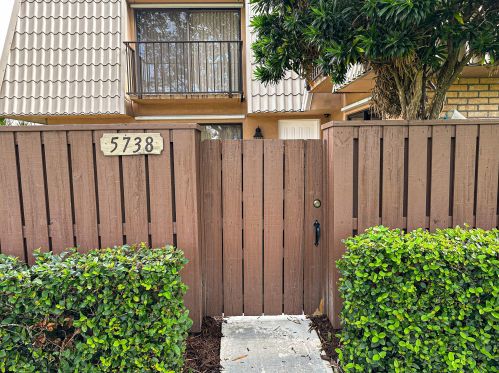 5738 57th Way, West Palm Beach, FL 33409-7117