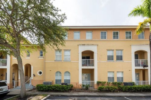 4425 160th Ave, Hollywood, FL 33027-5730