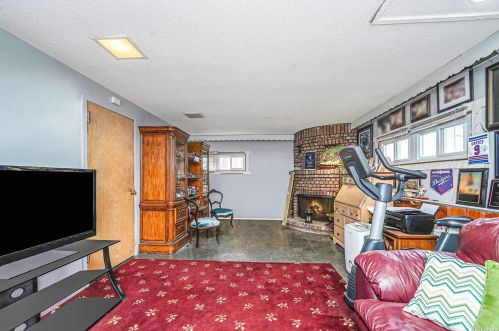 5 Victoria Rd, Babylon NY  11703-1406 exterior