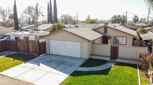 719 B St, Los Banos, CA 93635-3703