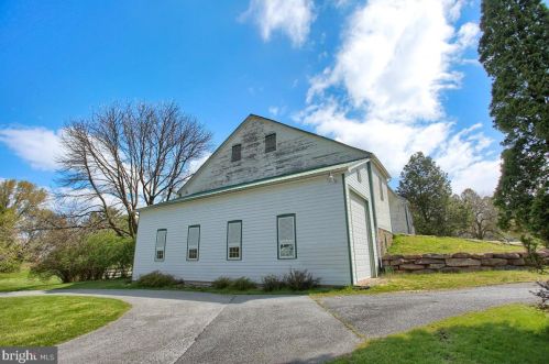 6411 Devonshire Hts Rd, Harrisburg PA 17111-4818 exterior