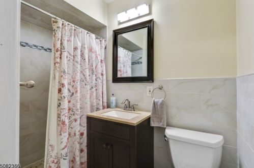 7 Dorfred Ter, Wantage NJ  07461-4815 exterior
