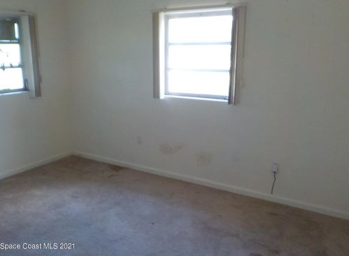 3285 Alamanda Ct, Titusville, FL 32780-5637