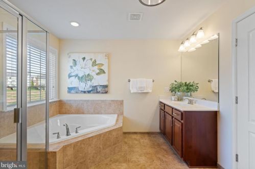 15340 Wits End Dr, Woodbridge VA  22193-5889 exterior