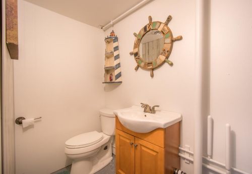 246 Green Valley Pl, West Bend WI  53095-4924 exterior