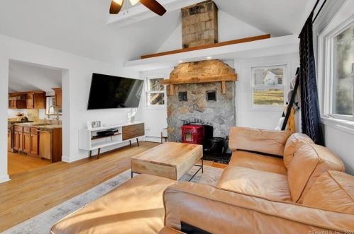 59 Lakeview Terrace Ext, Sandy Hook CT  06482-1467 exterior