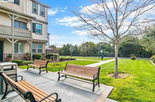 7056 Mariposa Ln, Pleasanton CA  94568-2569 exterior