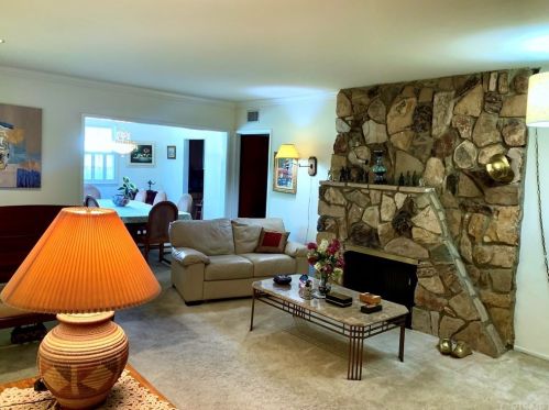 15440 Varden St, Van Nuys, CA 91403-3814