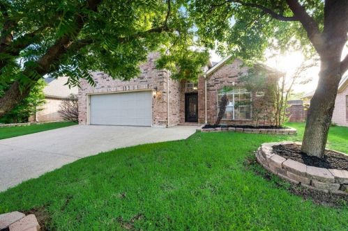 9427 Vis Cir, Irving TX  75063-5064 exterior