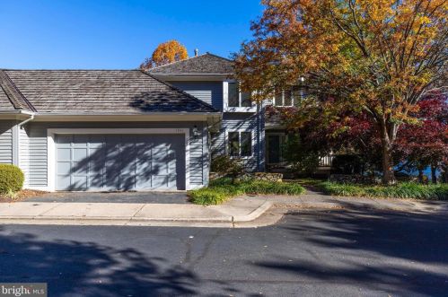 1561 Regatta Ln, Herndon, VA 20194-1219