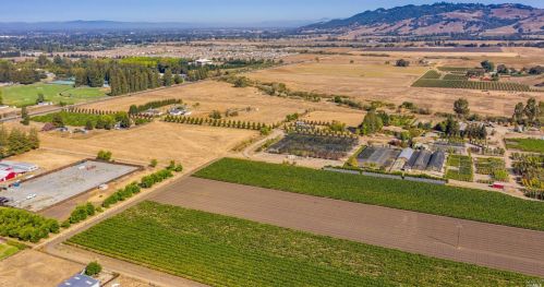 2294 Chester Dr, Penngrove CA  94951-9529 exterior