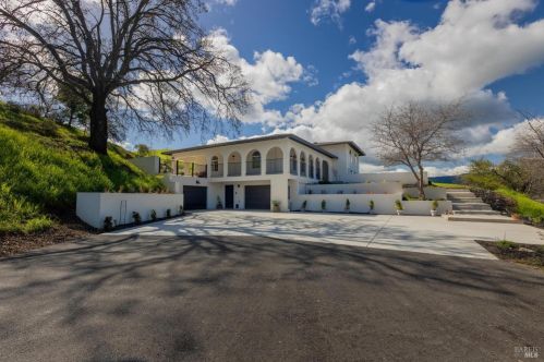 385 Vine St, Vacaville CA  95688-8704 exterior
