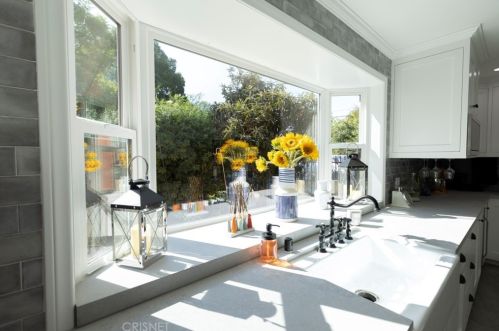 14659 Hesby St, Van Nuys, CA 91403-1714