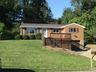 107 Albine Dr, Glenshaw, PA 15116-1001