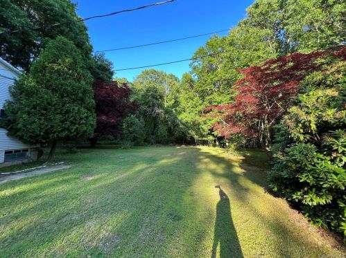 354 Alden Rd, Yorktown Hgts NY  10598-3204 exterior