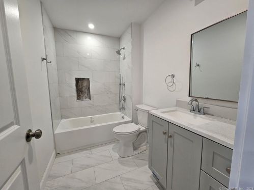 8 Concord St, Danbury CT  06810-6411 exterior