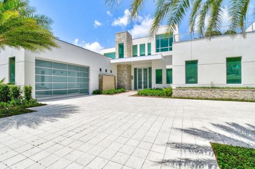 2162 Radnor Rd, West Palm Beach, FL 33408-2132