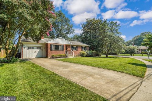 3257 Faragut Ct, Falls Church, VA 22044-1505