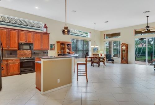 7110 Veneto Dr, Boynton Beach FL  33437-3741 exterior