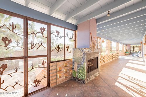 4305 Avenida Del Cazador, Tucson AZ  85718-7065 exterior