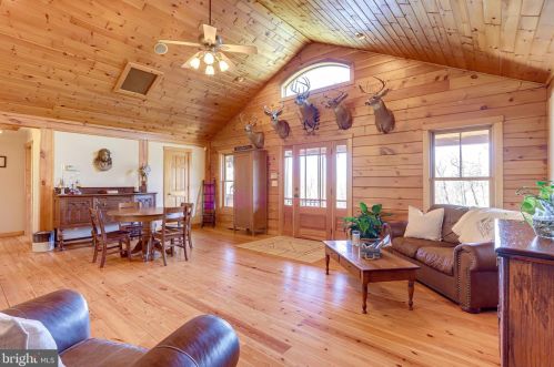 3714 Mountain Rd, Haymarket VA  20169-1739 exterior