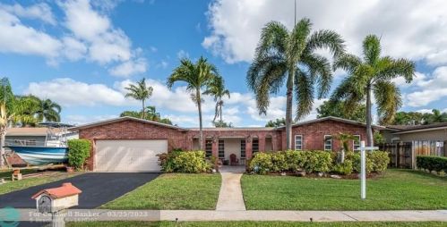 9711 3rd St, Hollywood, FL 33024-6207