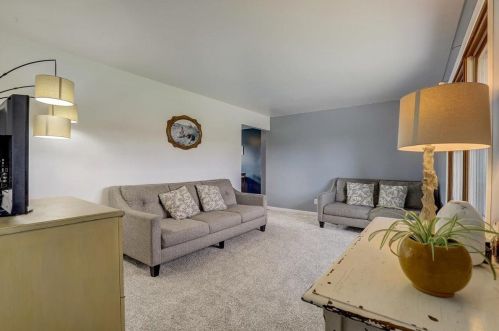 2075 Elm Tree Dr, Kewaskum, WI 53040-9276