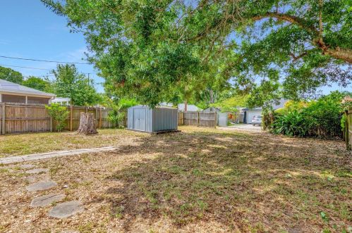 1047 48th Ave, Saint Petersburg FL  33703-3633 exterior