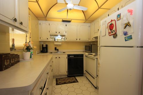 141 Saxony C, Delray Beach FL  33446-1825 exterior