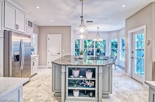 466 Sea Oats Dr, Sanibel FL  33957-5413 exterior