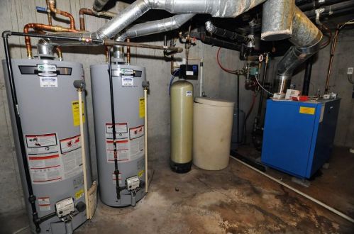 4414 Dwight Dr, Madison WI  53704-3561 exterior