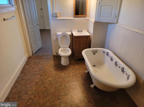 235 Cres St, Harrisburg PA 17104-1017 exterior