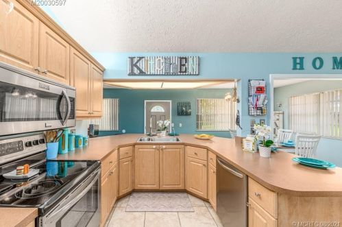 381 Gulfstream Ave, Fort Pierce FL  34983-1218 exterior