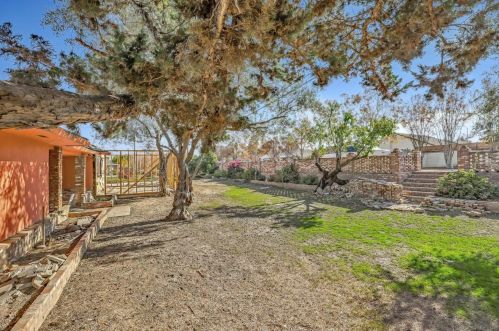 1670 Hillcrest Rd, Hollister, CA 95023-5205