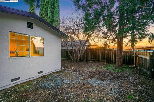 2954 Clearland Cir, West Pittsburg CA  94565-3243 exterior