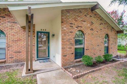 945 Middle Cove Dr, Plano TX  75023-4918 exterior