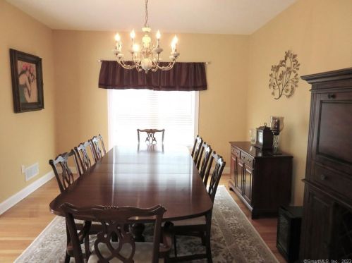 7 Balsam Rdg Cir, Wallingford CT 06492-4377 exterior