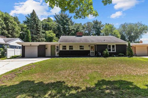 1153 Loch Dr, Green Bay, WI 54304-2248