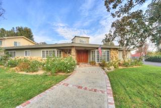 17401 Weddington St, Van Nuys, CA 91316-2563