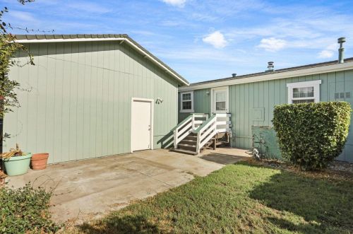 6 Whispering Way, Lodi CA  95242-9563 exterior