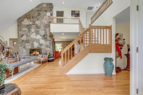 14 Lakeview Rd, Crotonville, NY 10562-1413