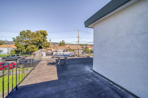 7121 Hamilton St, Oakland, CA 94621-3227