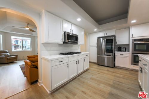 218 Indianapolis Ave, Huntington Beach CA 92646-5043 exterior