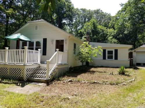 50 Giant Oak Rd, Panamoka, NY 11961-2652