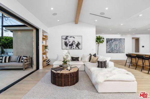 12600 Emelita St, North Hollywood CA  91607-1017 exterior