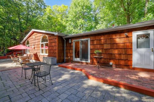 568 Bread And Cheese Hollow Rd, Northport NY  11768-2326 exterior