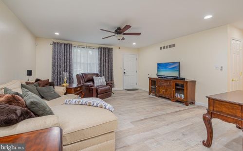 25 Bacon Ct, Dover, DE 19901-2572