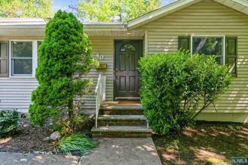 40 Grove St, Closter NJ  07624-2401 exterior